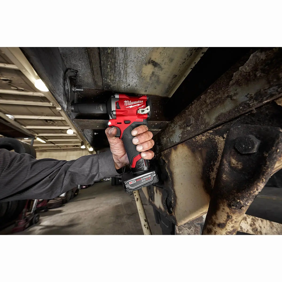Milwaukee 2555-22 - M12 FUEL™ Stubby 1/2 in. Impact Wrench Kit